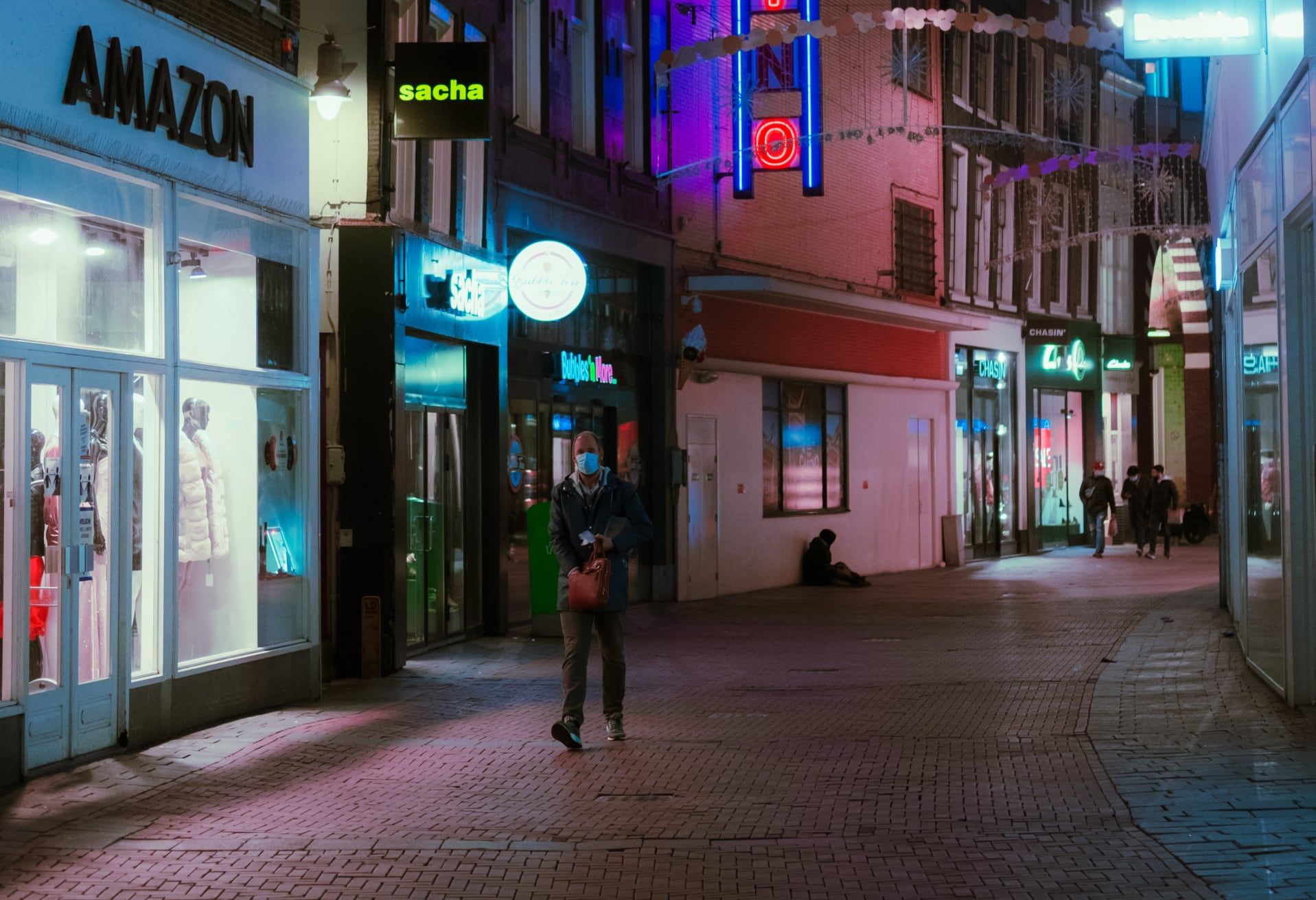 Veel minder druk op straat en op de wegen: Nederlanders houden goed aan de regels van de avondklok